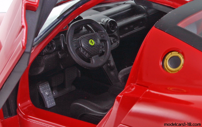 2005 - Ferrari FXX Hot Wheels 1/18 (Rot / Weiß) Innenraum Armaturenbrett