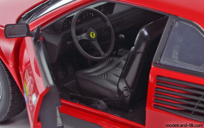 1980 - Ferrari Mondial 8 Hot Wheels 1/18 (Rot) Innenraum Armaturenbrett