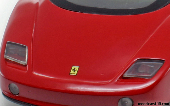 1989 - Ferrari Mythos Concept Revell 1/18 (Rot) Kofferraum / Klappbare Scheinwerfer