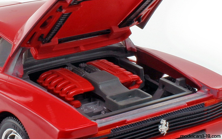 1984 - Ferrari Testarossa Bburago 1/18 (Rot) Motor