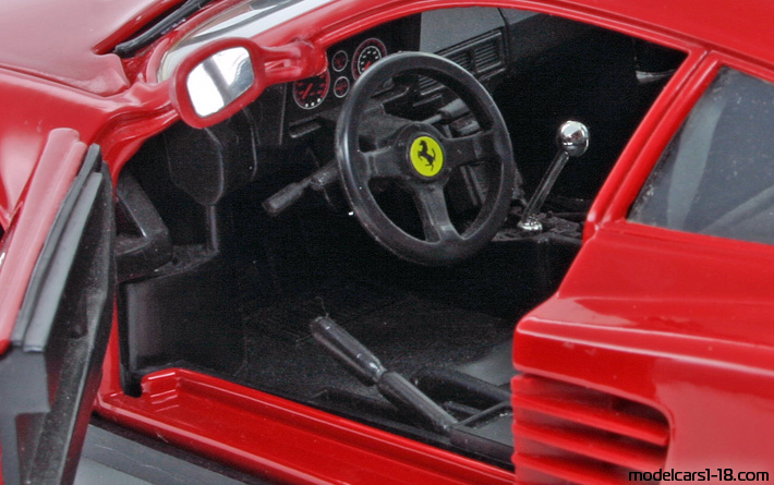1984 - Ferrari Testarossa Hot Wheels 1/18 (Rot) Innenraum Armaturenbrett