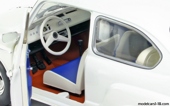 1960 - Fiat 600 D Revell 1/18 (Weiß) Innenraum Armaturenbrett