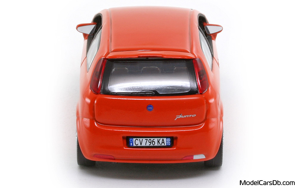 2005 - Fiat Grande Punto Norev 1/43 (Rot) Heck