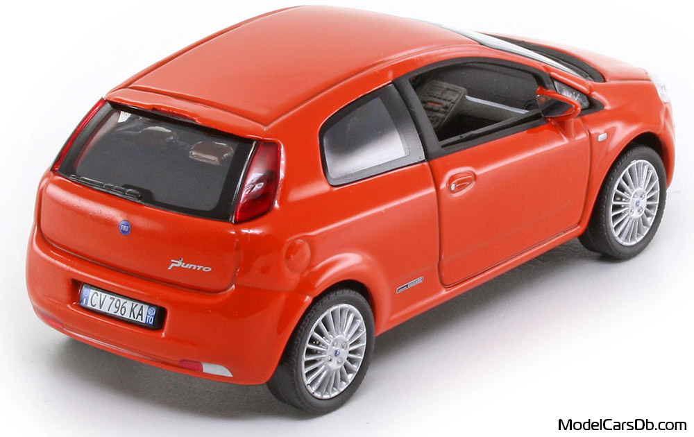 2005 - Fiat Grande Punto Norev 1/43 (Rot) Hinten rechte seite