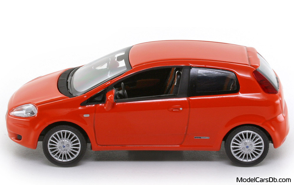 2005 - Fiat Grande Punto Norev 1/43 (Rot) Seite