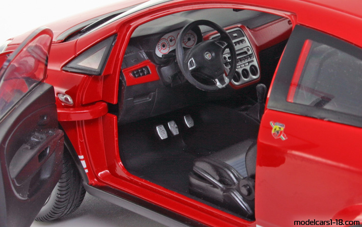 2007 - Fiat Grande Punto Abarth Mondo Motors 1/18 (Rot) Innenraum Armaturenbrett