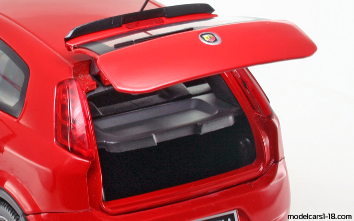 2007 - Fiat Grande Punto Abarth Mondo Motors 1/18 (Rot) Kofferraum / Klappbare Scheinwerfer