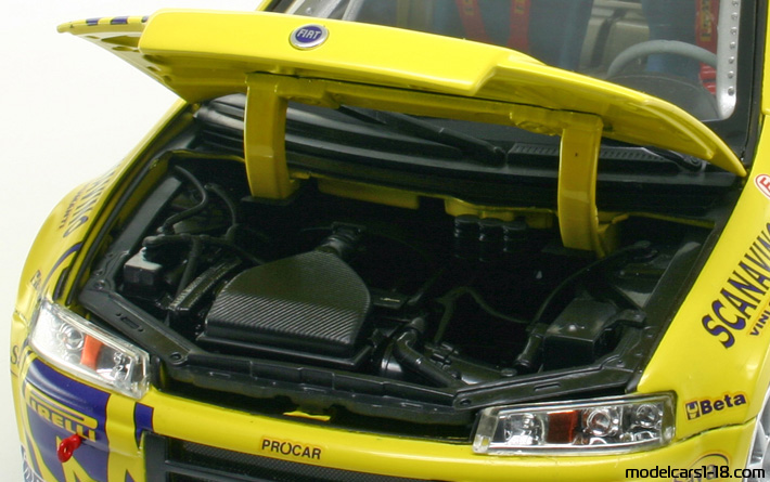 2003 - Fiat Punto Rally Ricko 1/18 (Gelb / Blau) Motor