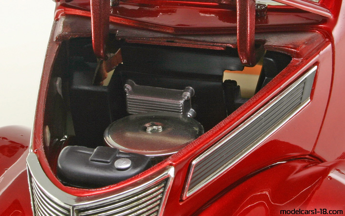 1937 - Ford Convertible Road Legends 1/18 (Rot) Motor