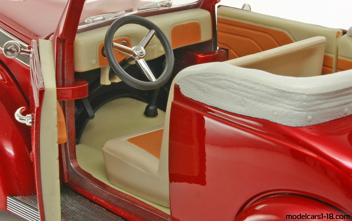 1937 - Ford Convertible Road Legends 1/18 (Rot) Innenraum Armaturenbrett