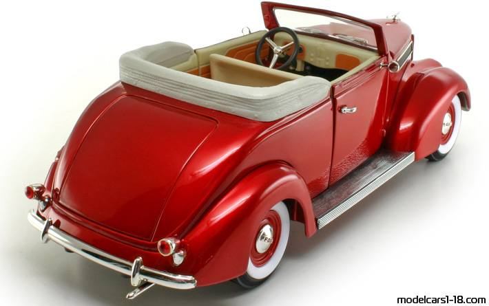 1937 - Ford Convertible Road Legends 1/18 (Rot) Hinten rechte seite