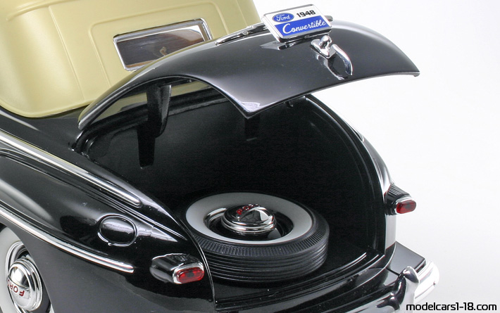 1948 - Ford Convertible Yat Ming 1/18 (Schwarz) Kofferraum / Klappbare Scheinwerfer