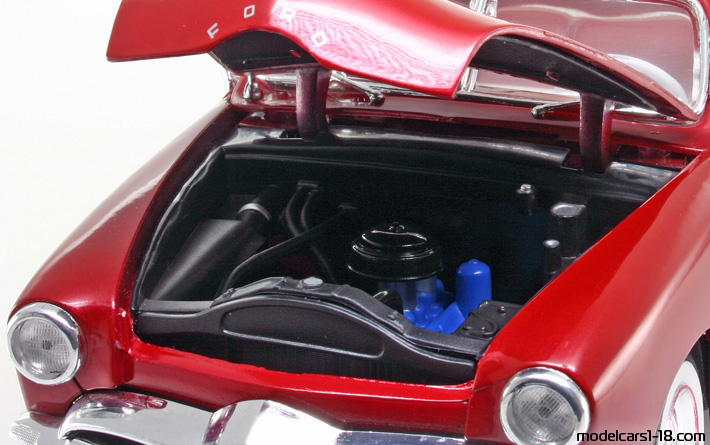 1949 - Ford Convertible Maisto 1/18 (Rot) Motor