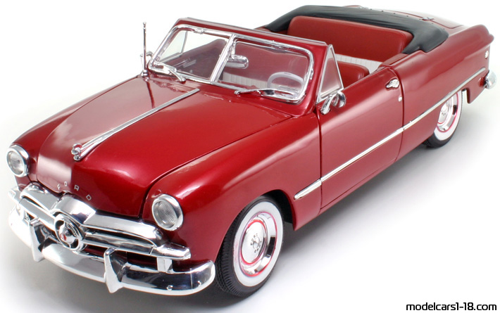 1949 - Ford Convertible Maisto 1/18 (Rot) Vorne linke Seite