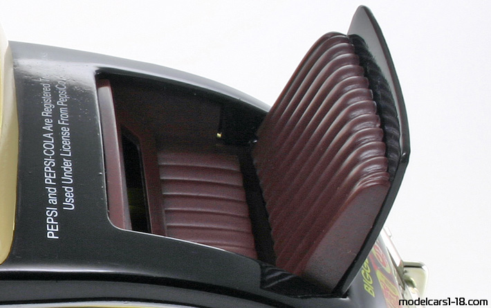 1940 - Ford Deluxe Golden Wheel Diecast 1/20 (Schwarz / Gelb) Kofferraum / Klappbare Scheinwerfer