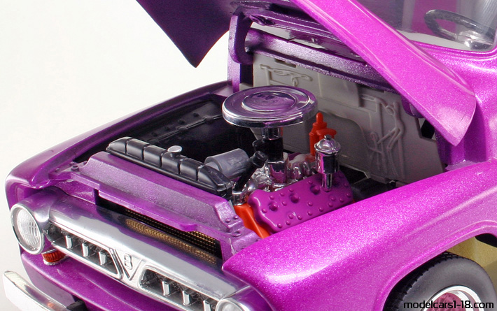 1953 - Ford F-100 Road Legends 1/18 (Lila) Motor