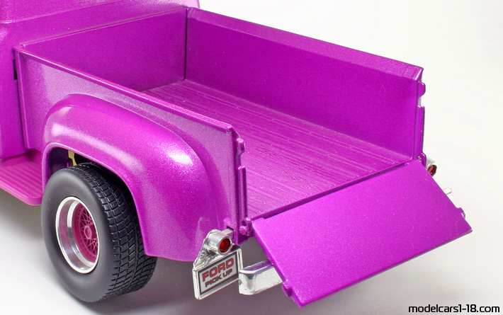 1953 - Ford F-100 Road Legends 1/18 (Lila) Kofferraum / Klappbare Scheinwerfer