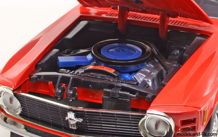 1970 - Ford Mustang Boss 429 ERTL 1/18 (Rot) Motor
