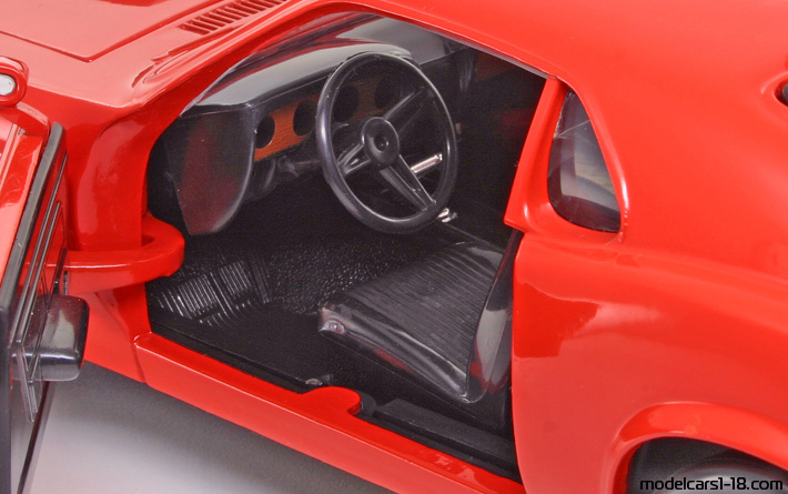 1970 - Ford Mustang Boss 429 ERTL 1/18 (Rot) Innenraum Armaturenbrett