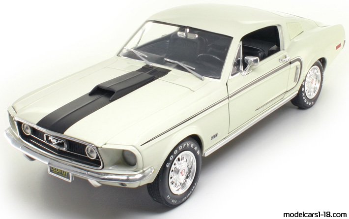 1968 - Ford Mustang GT Cobra Jet ERTL 1/18 (Weiß / Schwarz) Vorne linke Seite