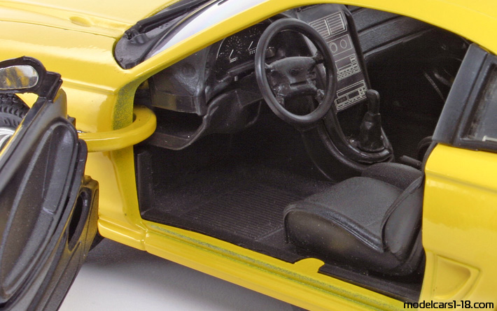 1994 - Ford Mustang GT Jouef Evolution 1/18 (Gelb) Innenraum Armaturenbrett