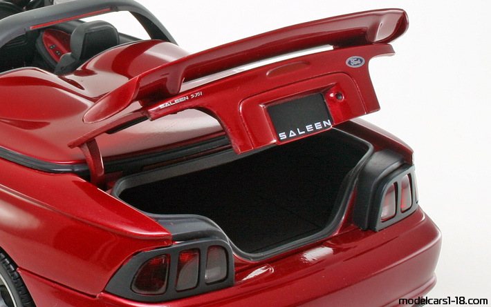 1997 - Ford Mustang Saleen S351 Speedster AutoArt 1/18 (Rot) Kofferraum / Klappbare Scheinwerfer