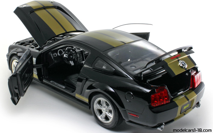 2006 - Ford Mustang Shelby GT-H Shelby Collectibles 1/18 (Schwarz / Gelb) Zu öffnende Teile