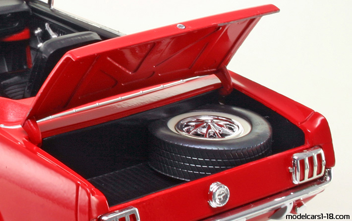 1965 - Ford Mustang Mira 1/18 (Rot) Kofferraum / Klappbare Scheinwerfer