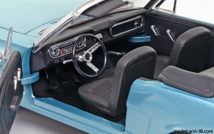 1965 - Ford Mustang Revell 1/18 (Blau) Innenraum Armaturenbrett