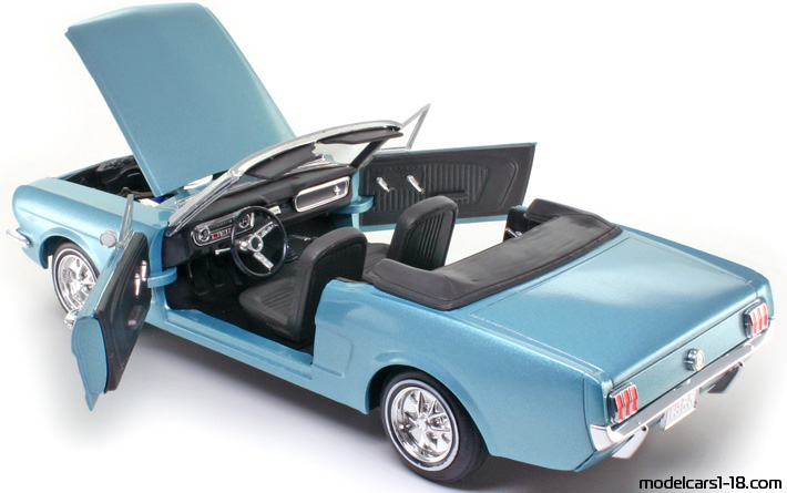 1965 - Ford Mustang Revell 1/18 (Blau) Zu öffnende Teile
