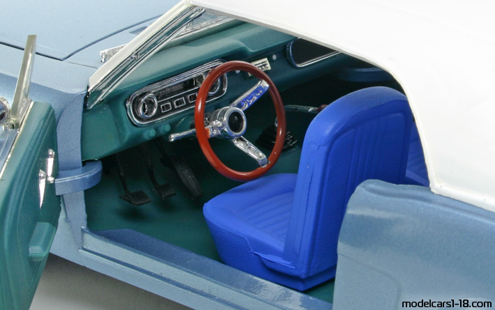 1965 - Ford Mustang Revell 1/18 (Blau) Innenraum Armaturenbrett