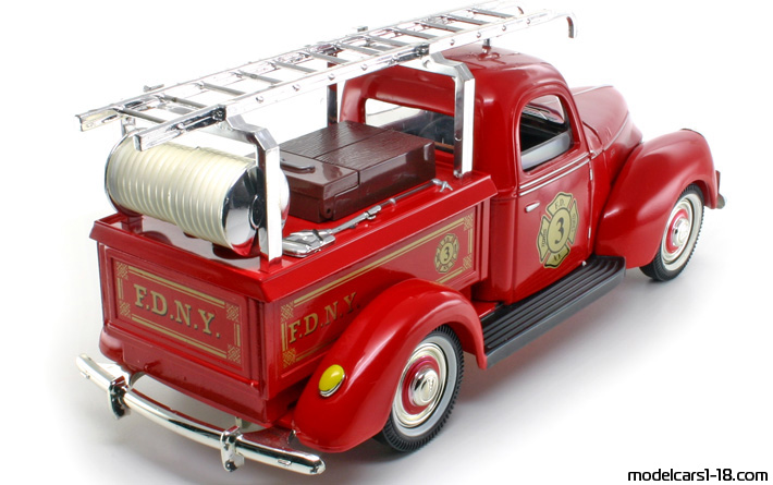 1940 - Ford Pickup Fire Dept Truck Golden Wheel Diecast 1/20 (Rot) Hinten rechte seite
