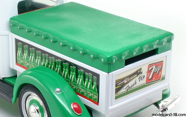 1940 - Ford Pickup Golden Wheel Diecast 1/20 (Weiß / Grün) Kofferraum / Klappbare Scheinwerfer