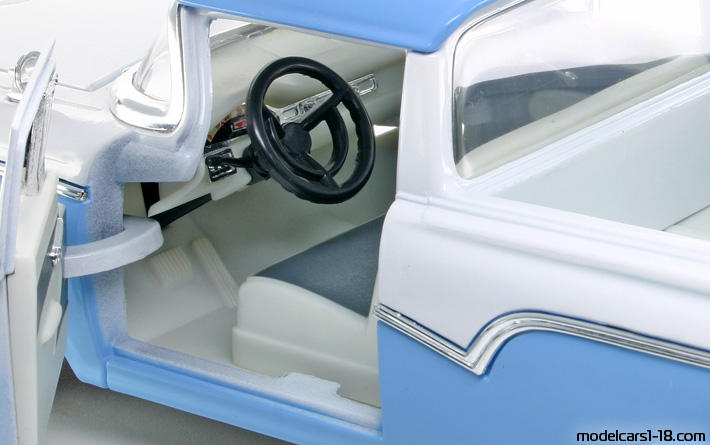 1957 - Ford Ranchero Road Signature 1/18 (Weiß / Blau) Innenraum Armaturenbrett