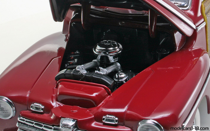 1946 - Ford Sportsman Yat Ming 1/18 (Rot) Motor