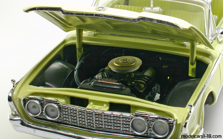 1960 - Ford Starliner ERTL 1/18 (Gelb / Weiß) Motor