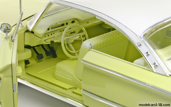 1960 - Ford Starliner ERTL 1/18 (Gelb / Weiß) Innenraum Armaturenbrett