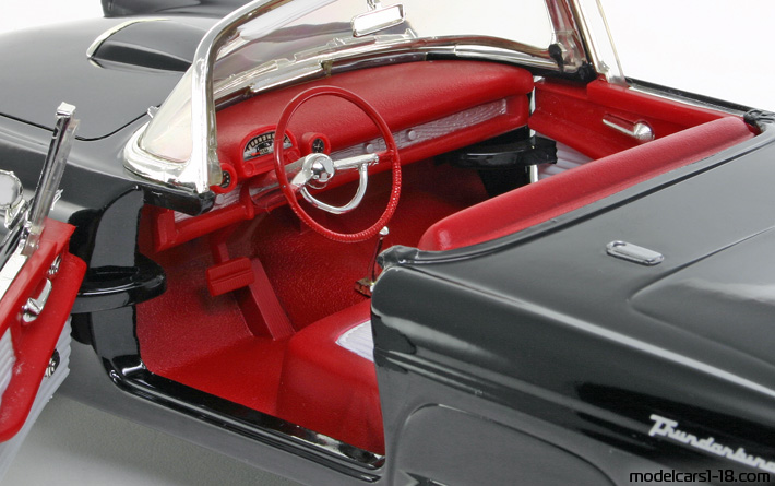 1956 - Ford Thunderbird Revell 1/18 (Schwarz) Innenraum Armaturenbrett