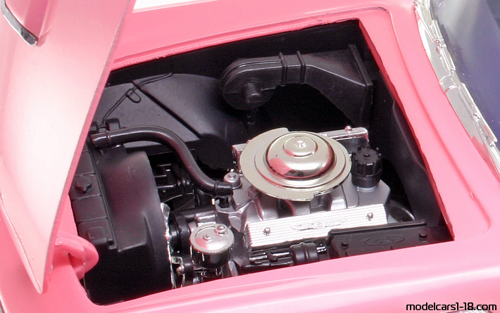 1956 - Ford Thunderbird Revell 1/18 (Rosa) Motor