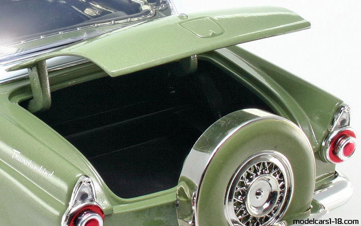 1956 - Ford Thunderbird Motor Max 1/18 (Braun / Weiß) Kofferraum / Klappbare Scheinwerfer