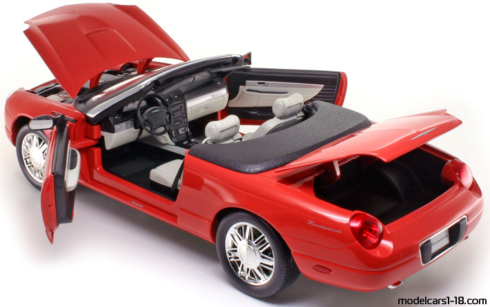 2003 - Ford Thunderbird Beanstalk 1/18 (Rot) Zu öffnende Teile