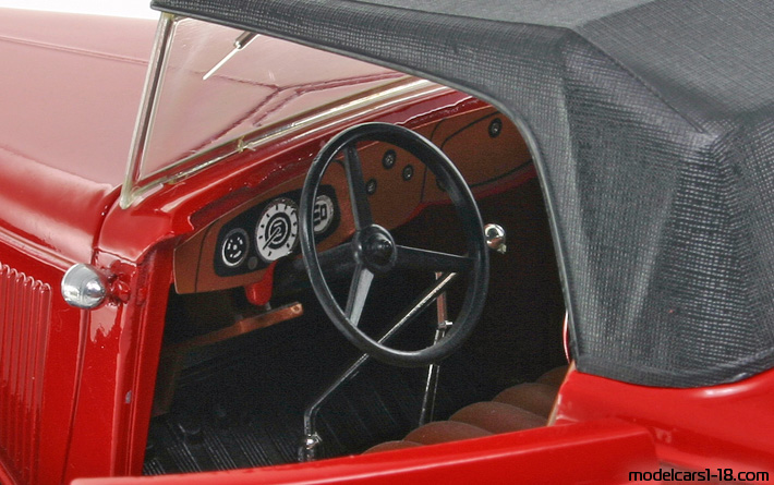 1934 - Ford V8 Roadster Solido 1/19 (Rot / Schwarz) Innenraum Armaturenbrett