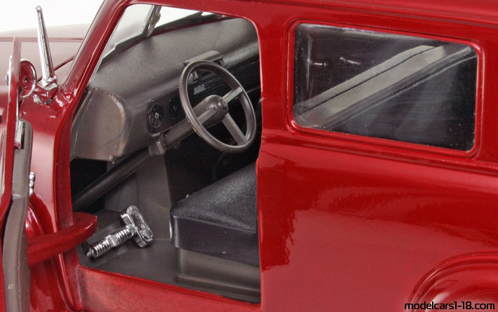 1950 - GMC Carryall Suburban Mira 1/18 (Braun) Innenraum Armaturenbrett