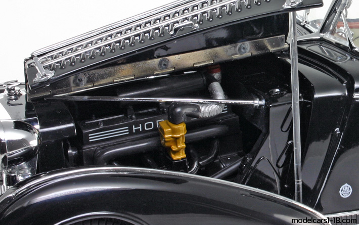 1938 - Horch 855 Roadster Sun Star 1/18 (Schwarz) Motor