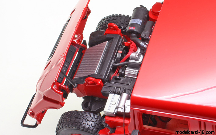 2000 - Hummer H1 Wagon Maisto 1/18 (Rot) Motor
