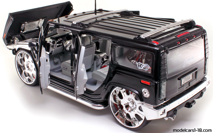 2002 - Hummer H2 Wagon Maisto 1/18 (Schwarz) Zu öffnende Teile