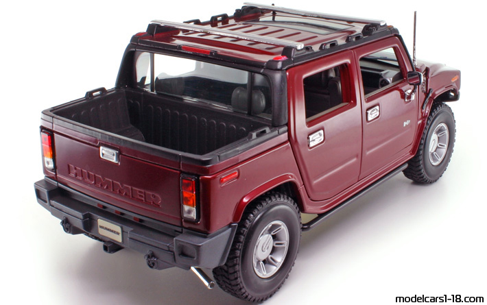 2002 - Hummer H2 Maisto 1/18 (Rot) Hinten rechte seite