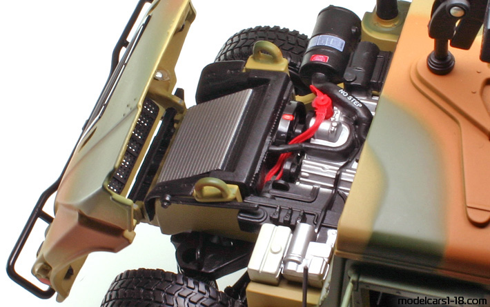 1992 - Hummer Humvee (HMMWV) Maisto 1/18 (Gold) Motor
