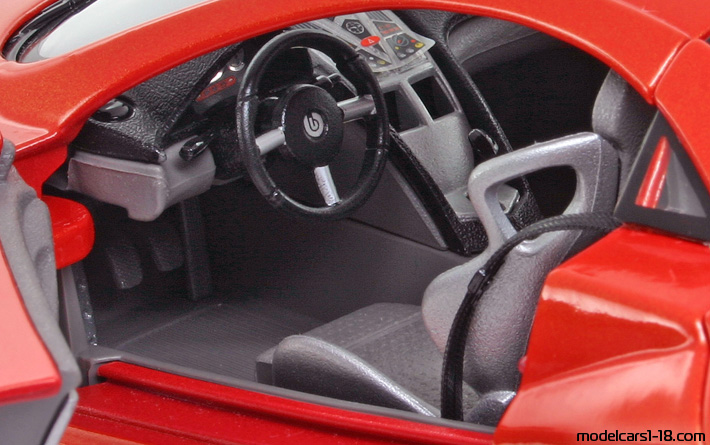 2002 - Italdesign Prima Giugiaro Concept Bburago 1/18 (Rot) Innenraum Armaturenbrett