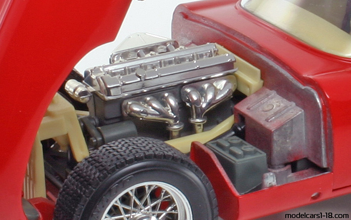 1961 - Jaguar E-Type Bburago 1/18 (Red) Motor